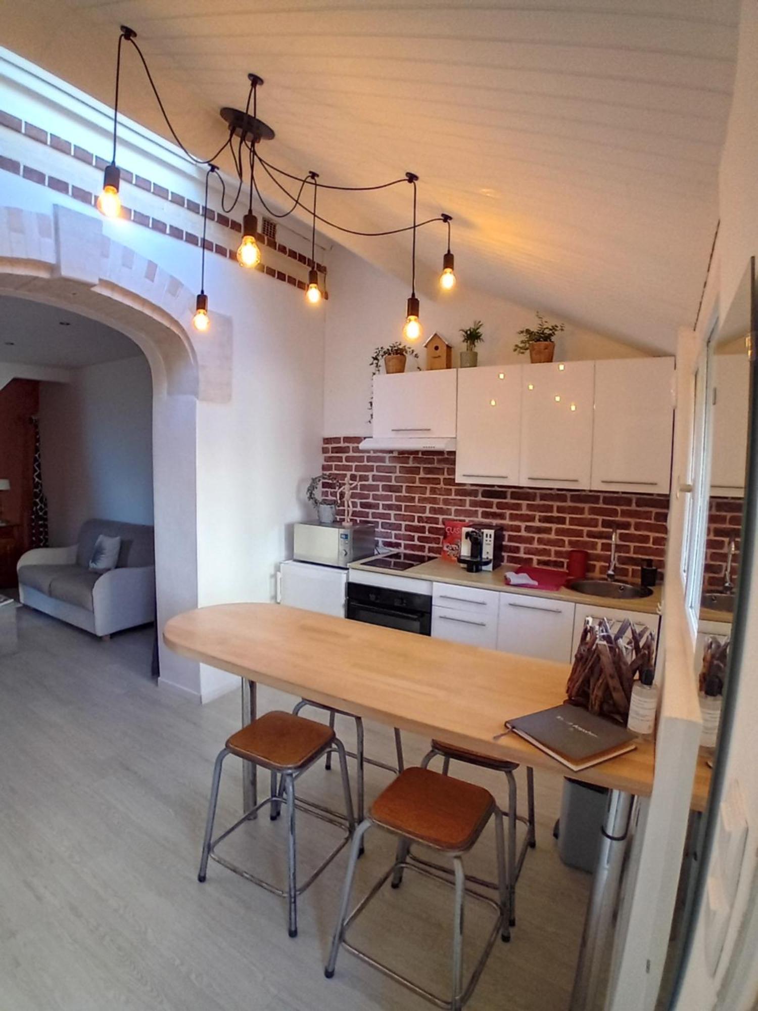 Les Etapes Chartraines Parking Wifi Jaccuzi Apartment Chartres Exterior photo